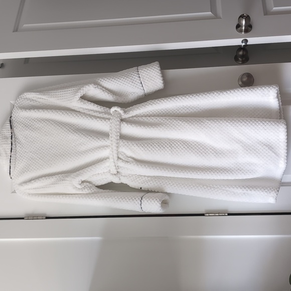 Vera Bradley Soft Bathrobe - Picture 9 of 10